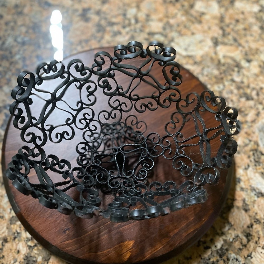 Intricate & Unique French Country Black Wrought Iron Fruit /Display Bowl 8 x 10 - Picture 3 of 4